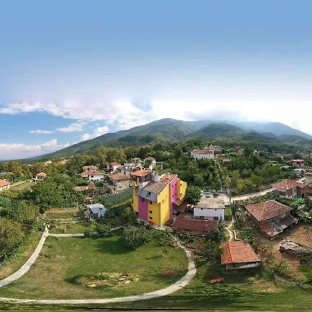 Villa къща на цветните струни
